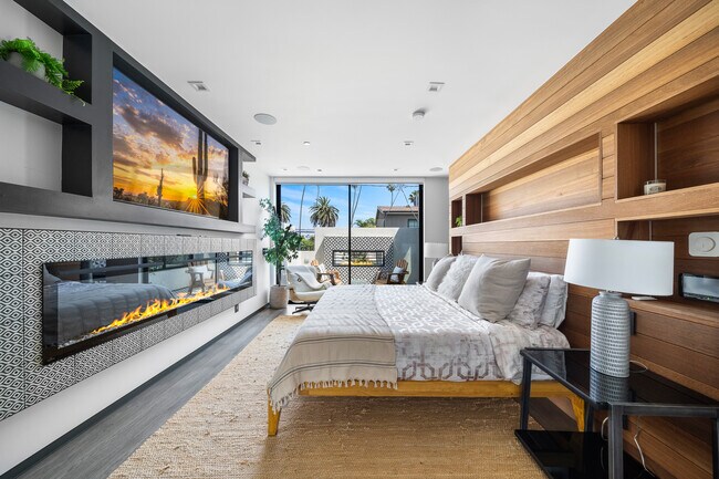 Building Photo - 838 California Ave