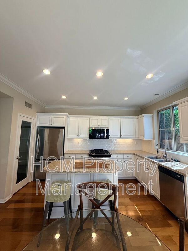 Building Photo - 29 Serenity