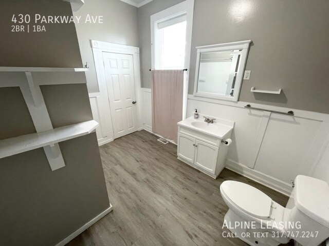 Building Photo - 2 Bedroom conveniently located in thriving...