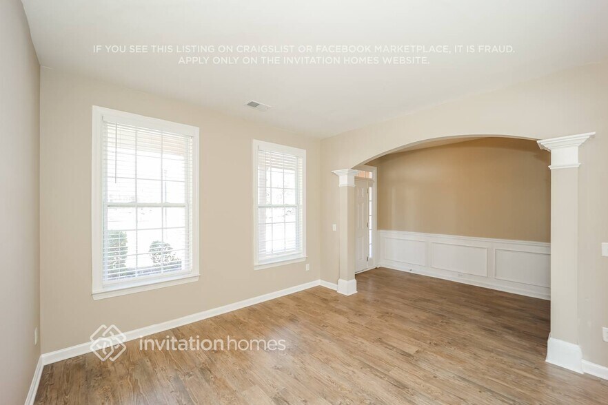 Building Photo - 2447 McIntosh Dr