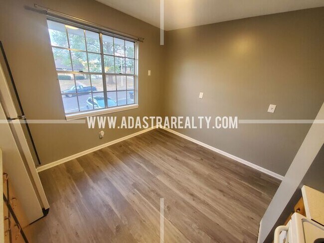 Building Photo - Very Nice Overland Park Duplex-Available in APRIL!!