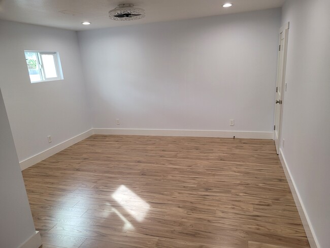 Bedroom 2 with half bathroom - 6810 W 85th Pl