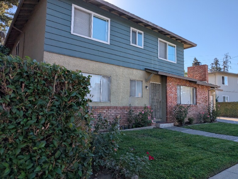 Building Photo - 914 College Dr