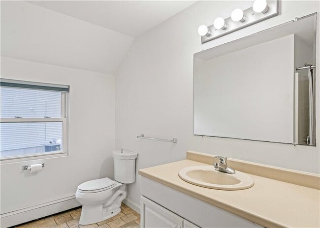 Building Photo - 24 Smith St