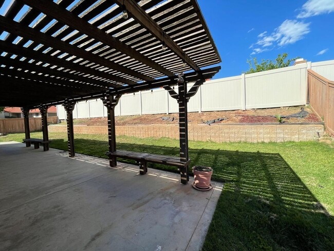 Building Photo - Comfortable 3-Bedroom Home in Moreno Valle...