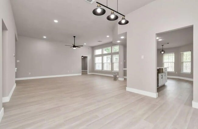 Building Photo - 3827 Flatwood Dr