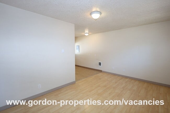 Building Photo - SE Arista Dr - 1 bedroom apartment in the ...