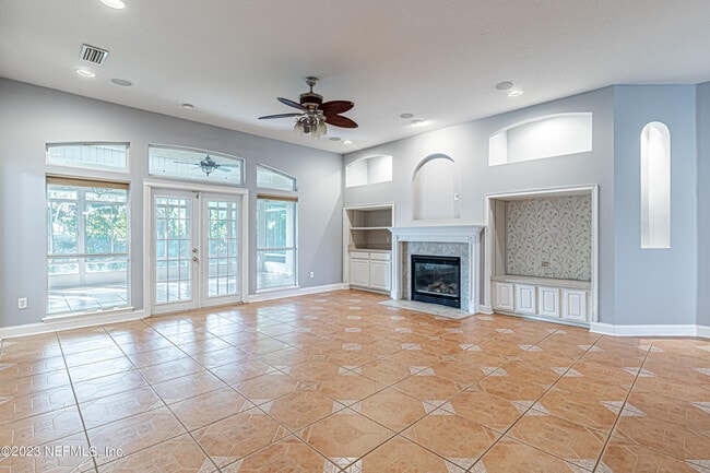 Building Photo - 2465 Pinehurst Ln