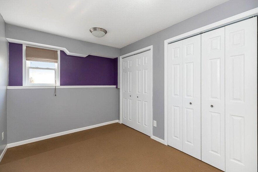 Building Photo - 1425 Martway Cir