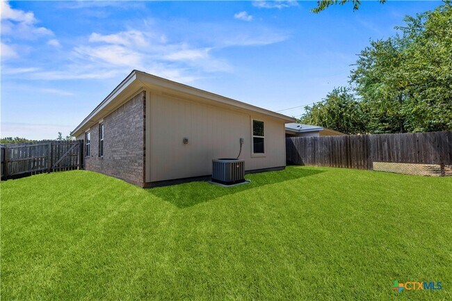 Building Photo - 1415 Shoshoni Trail