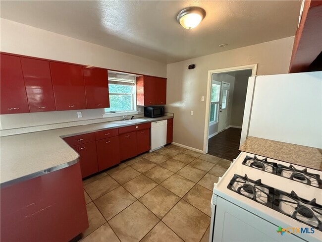 Building Photo - 1400 N East St