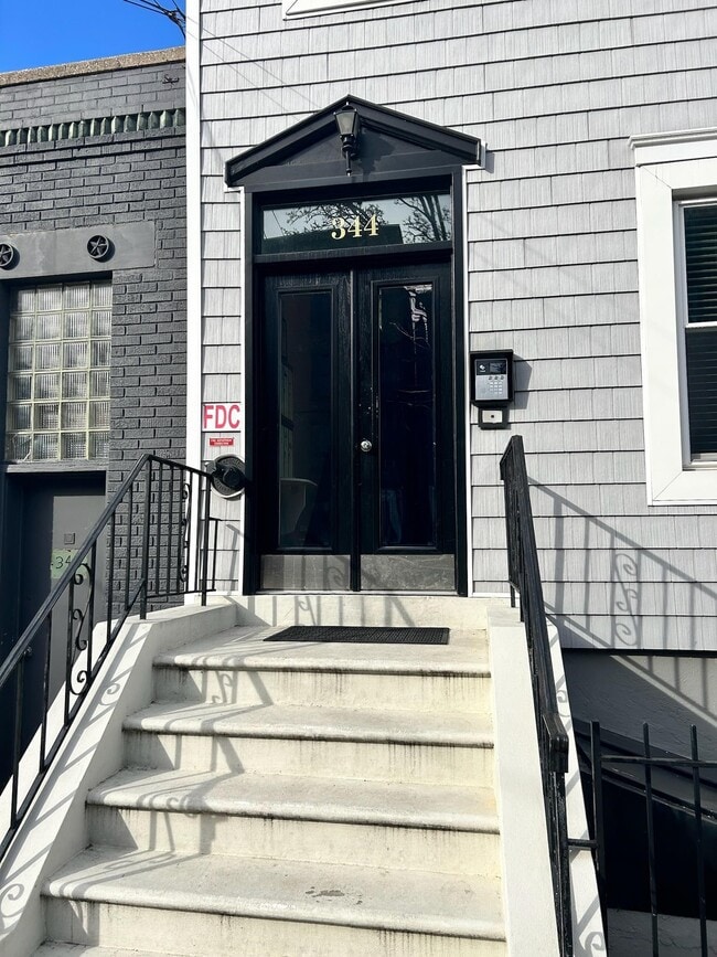 Building Photo - 344 Pavonia Ave