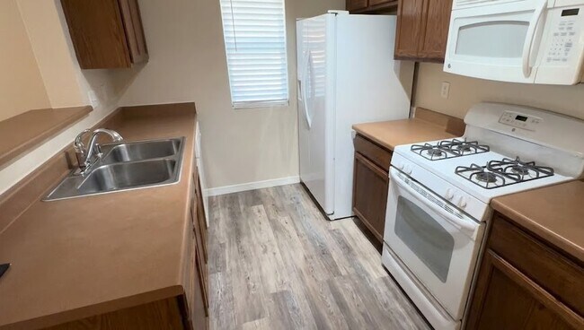 Building Photo - 809 Waterfall Dr