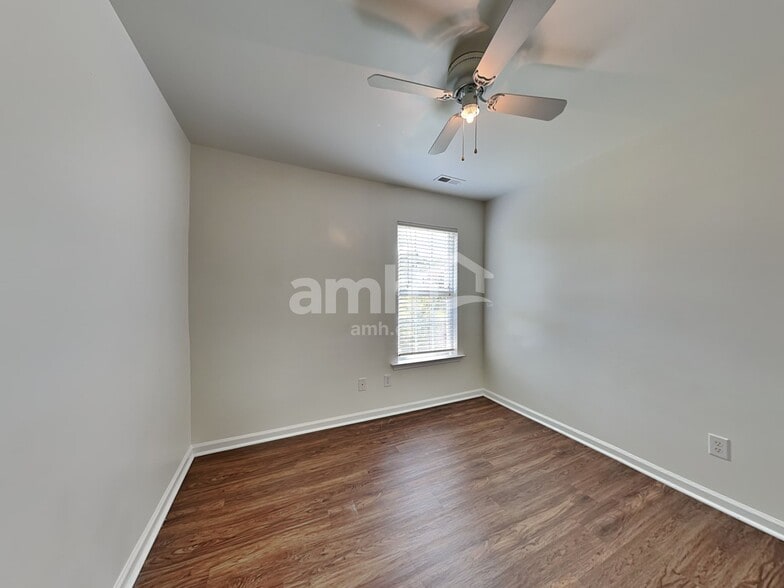 Building Photo - 1438 Pleasant Garden Ln