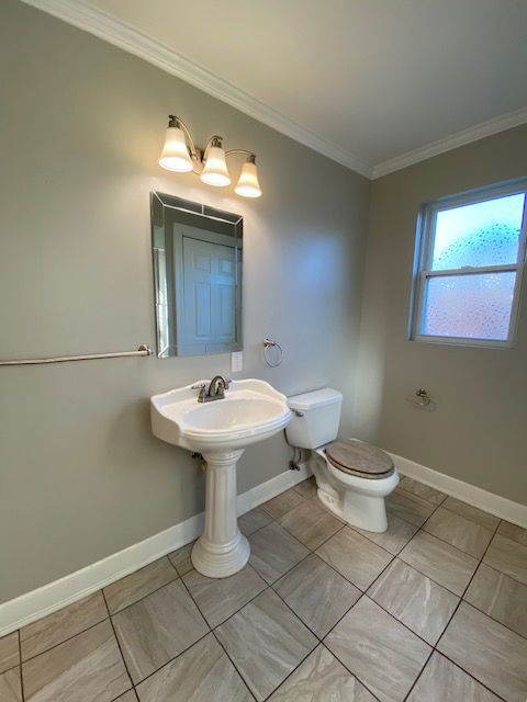 Building Photo - 702 S Cherry St