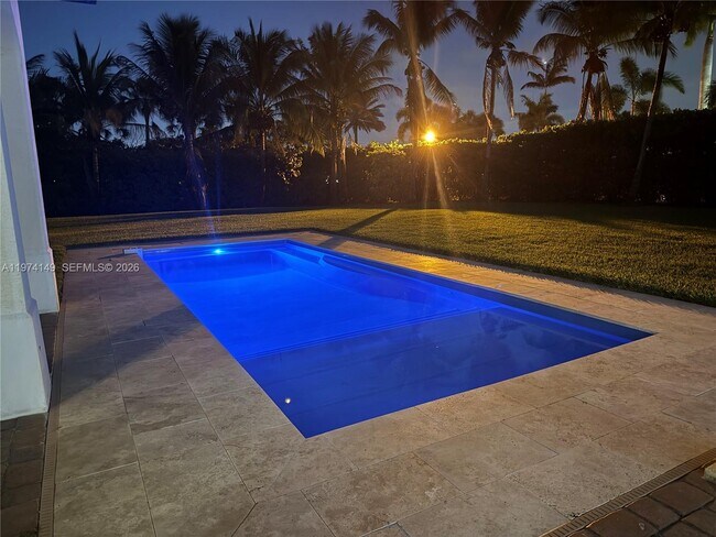 Building Photo - 1460 SW 125th Ave