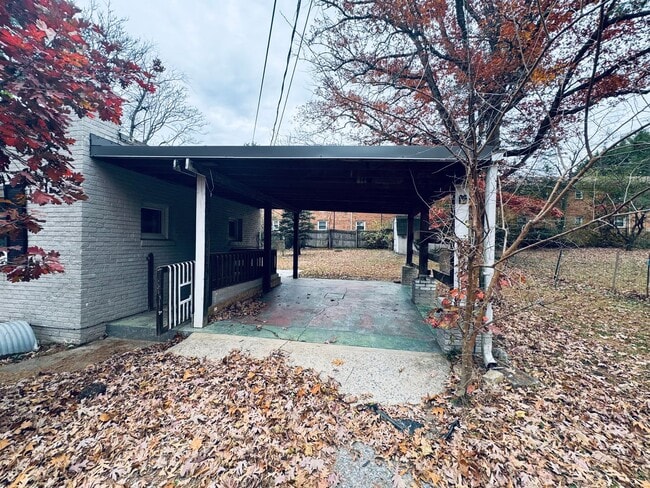 Building Photo - Timberlake Area House