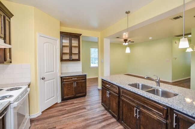Building Photo - 239 Broadhurst