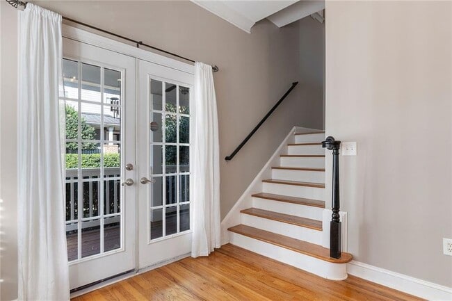 Building Photo - 267 Carlyle Park Dr