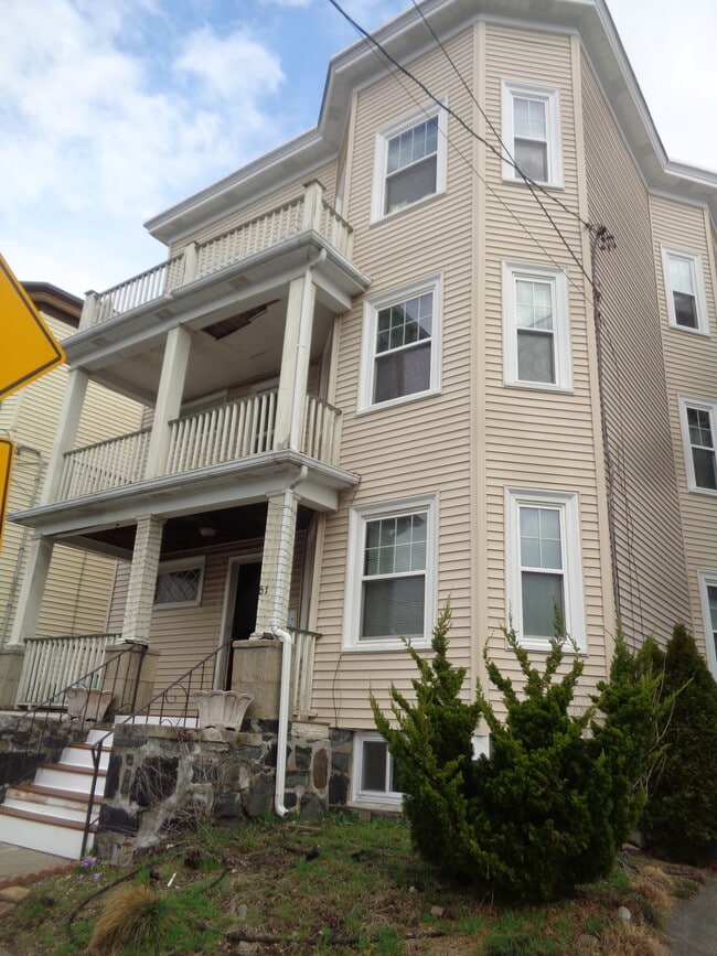 Primary Photo - 61 Grove St