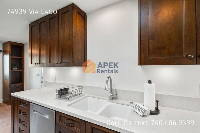 Building Photo - 74939 Vía Lago