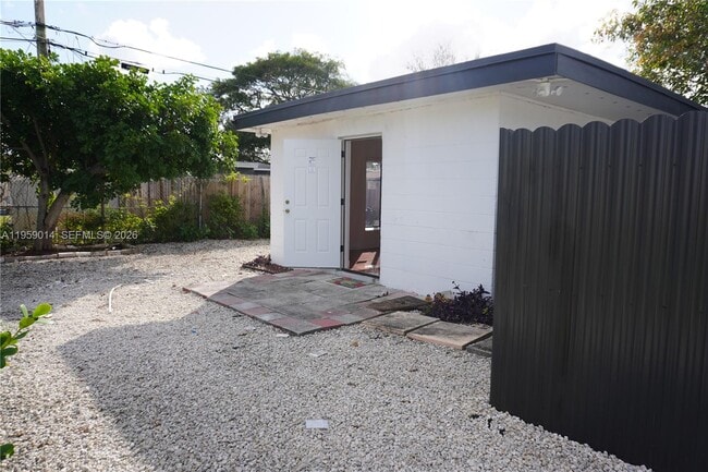 Building Photo - 1106 NW 11th Ct