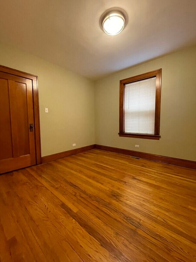 Building Photo - 3227 N Albany Ave