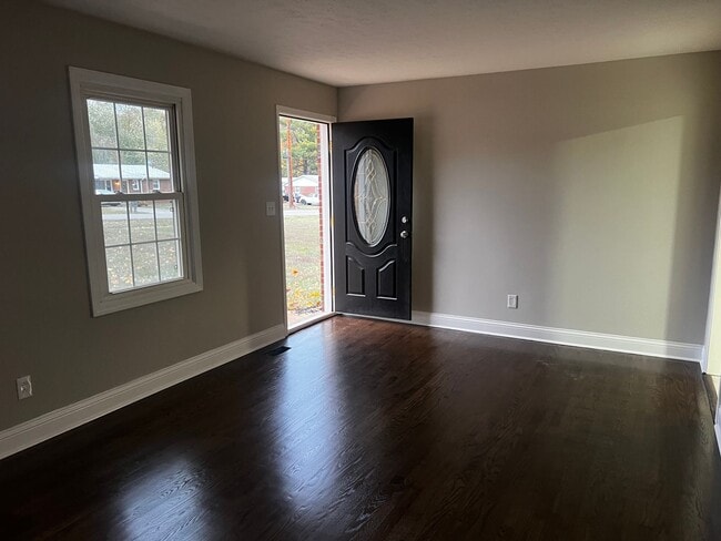 Building Photo - 824 Strawberry Ln