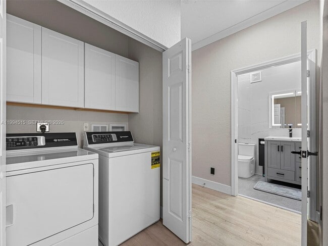 Building Photo - 4851 Bonsai Cir