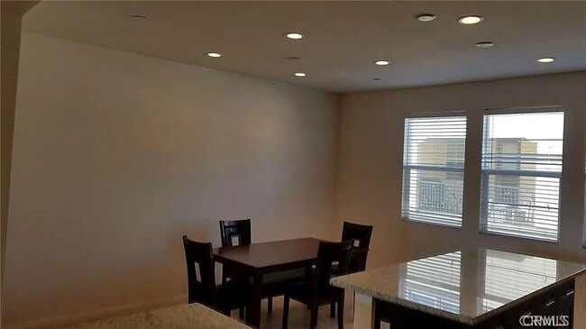 Building Photo - 908 N Acacia Ct