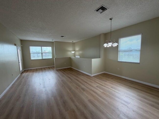 Building Photo - 2925 Crestwood Ter