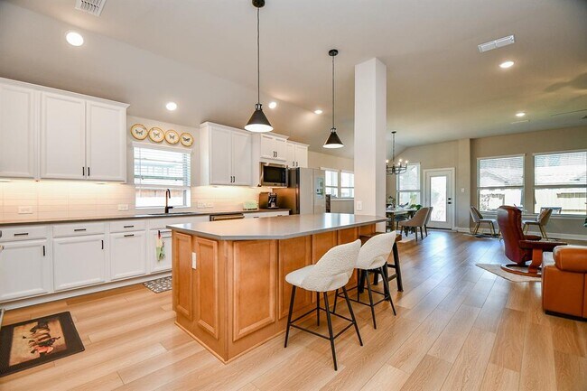 Building Photo - 18426 Bluebird Br Ln