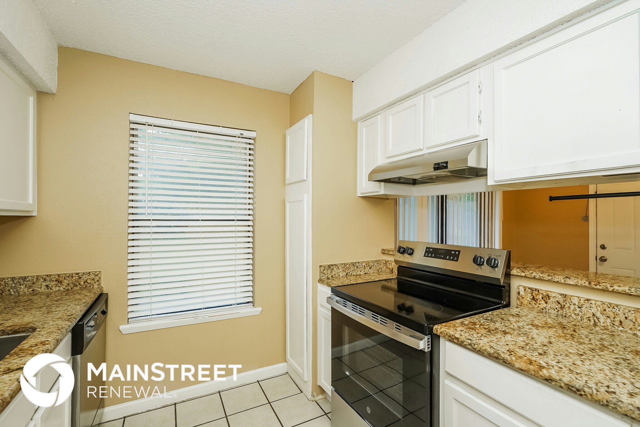 Building Photo - 728 Poe St