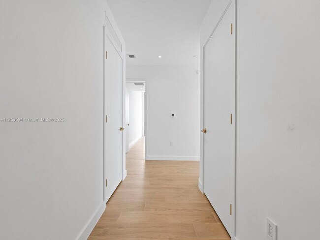 Building Photo - 2678 Tigertail Ave