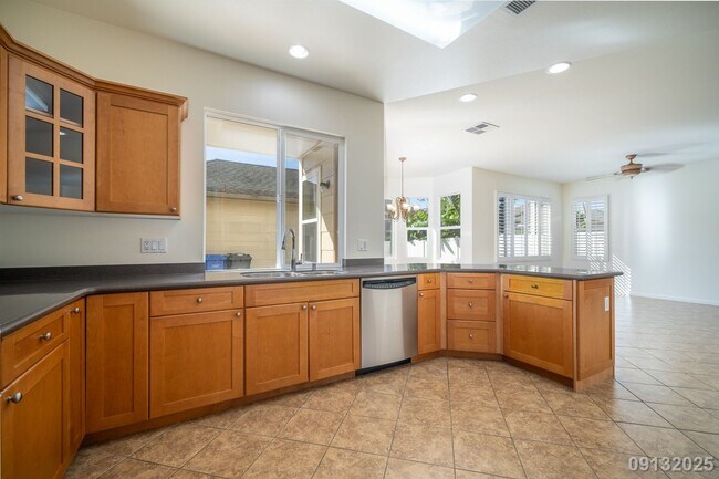 Building Photo - 4 Bed 3 Bath in Ocean Pointe