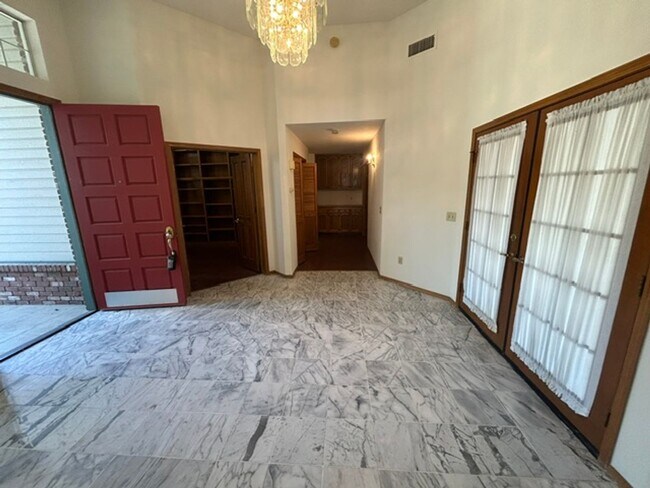 Building Photo - 5730 W Laura Ct