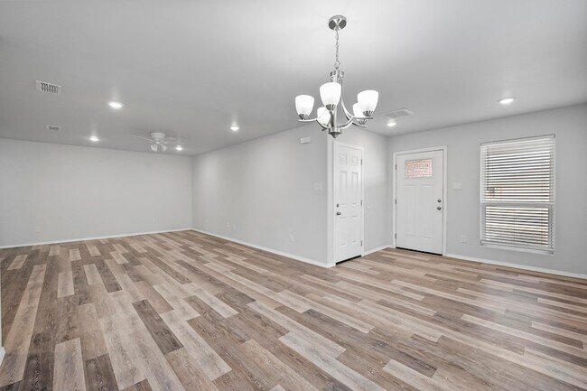 Building Photo - 5605 Jarvis St