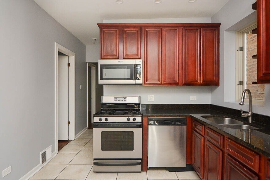 Building Photo - 3644 N Albany Ave