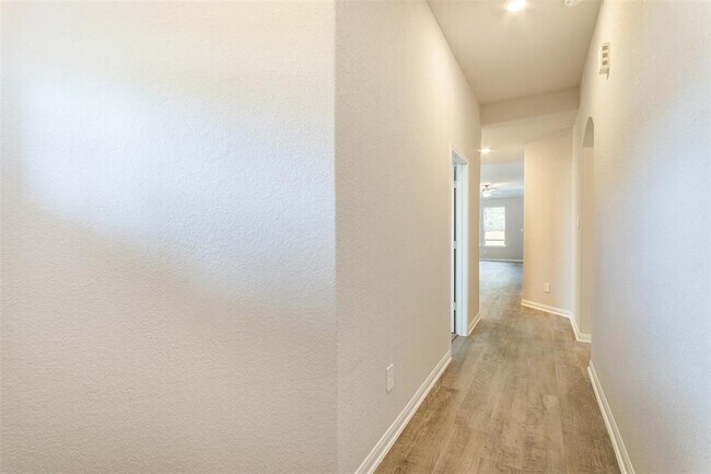 Building Photo - 14717 Pinion Ct