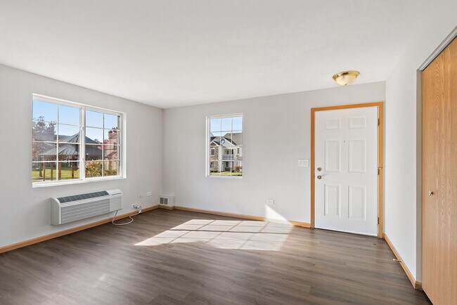 Building Photo - 1809 Silverstone Dr