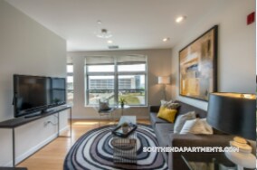 Building Photo - 601 Albany St