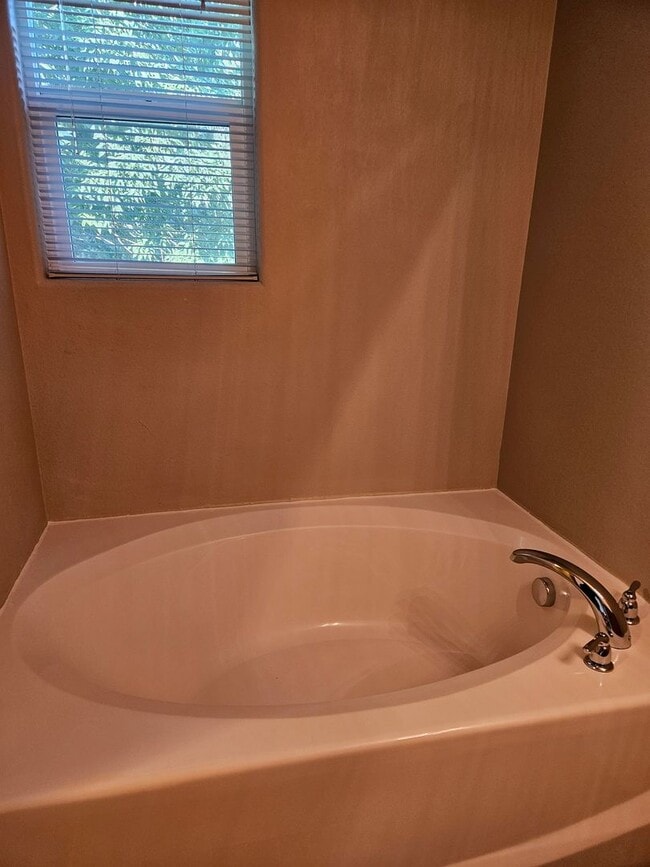 Building Photo - AVON16698