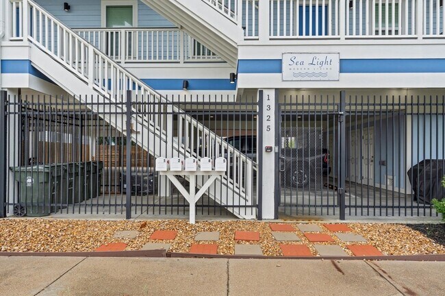 Building Photo - 1325 35th St