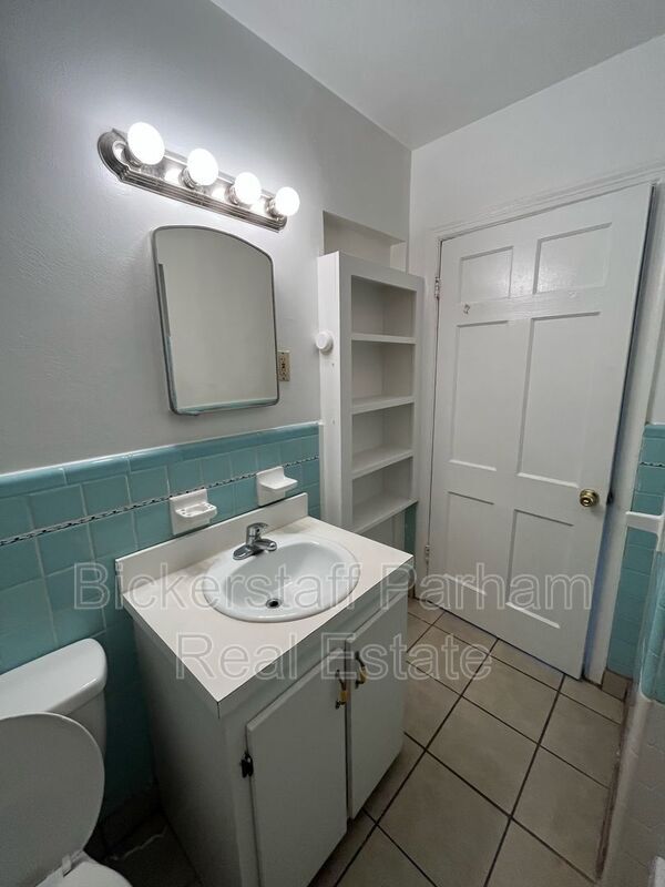 Building Photo - 2911 Gardenia St