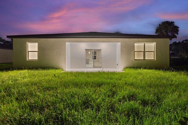 Building Photo - ONE MONTH FREE RENT! Modern, energy effici...