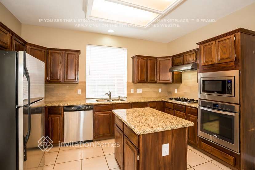 Building Photo - 2119 Autumn Cove Dr