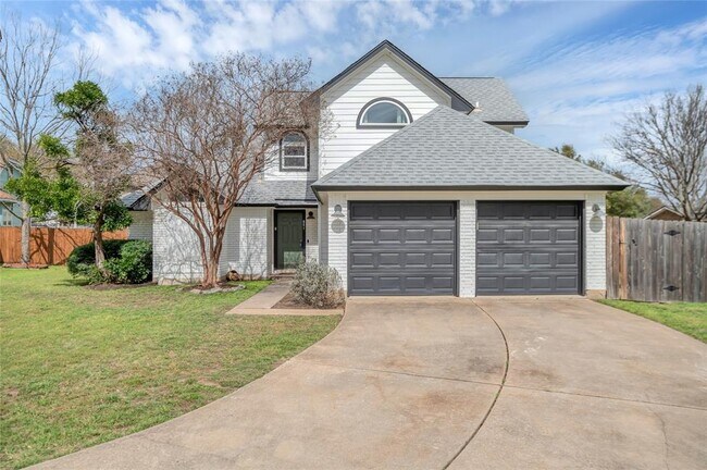 Building Photo - 901 Oakcrest Cir