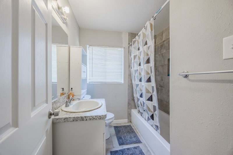 Building Photo - 3035 Modree Ave