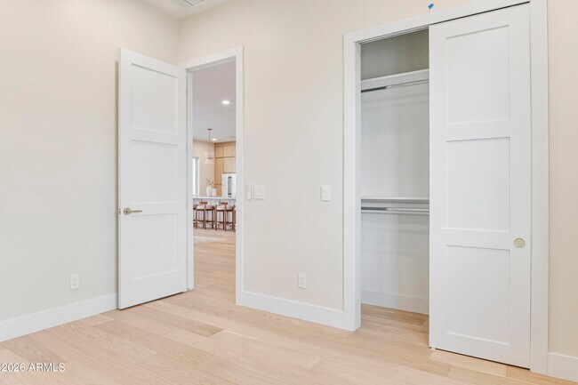 Building Photo - 5540 E Dahlia Dr