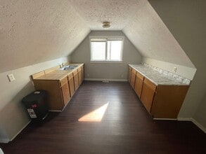 Building Photo - $750 a month - 4 bed, 2 bath apartment